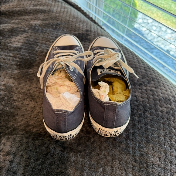 Men’s size 11/Woman’s size 13 converse Navy - Picture 5 of 7